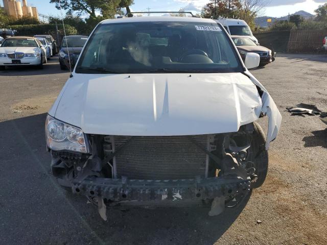 2C4RC1BG7CR127899 - 2012 CHRYSLER TOWN & COU TOURING WHITE photo 5