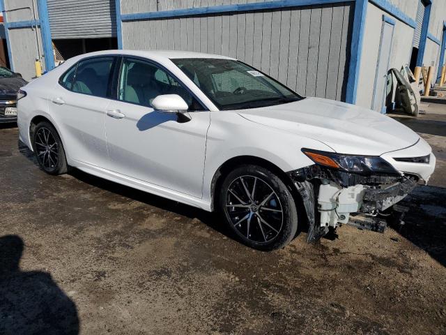 4T1G11AK2PU742111 - 2023 TOYOTA CAMRY SE NIGHT SHADE WHITE photo 4