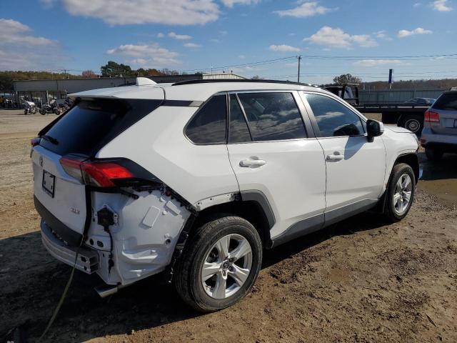 2T3W1RFV9MW108715 - 2021 TOYOTA RAV4 XLE WHITE photo 3