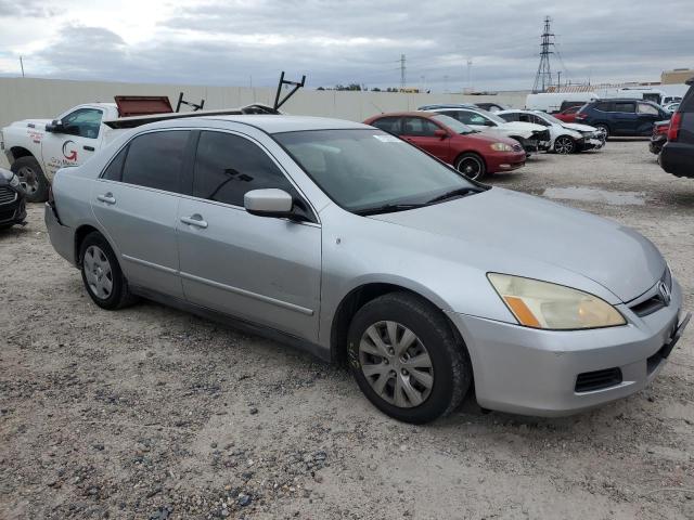 1HGCM56487A147231 - 2007 HONDA ACCORD LX SILVER photo 4