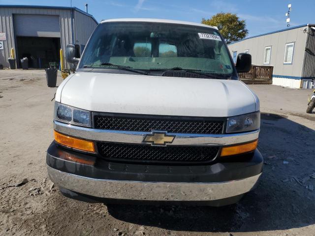 1GCWGAFG5J1907063 - 2018 CHEVROLET EXPRESS G2 WHITE photo 5