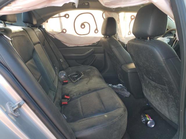 1G11E5SA6GF137212 - 2016 CHEVROLET MALIBU LIM LTZ SILVER photo 10