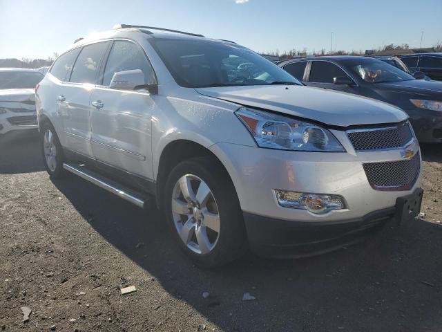 1GNKVLED8CJ200556 - 2012 CHEVROLET TRAVERSE LTZ WHITE photo 4