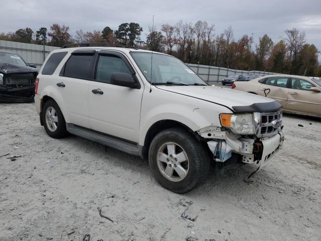 1FMCU9DG9BKB31038 - 2011 FORD ESCAPE XLT WHITE photo 4