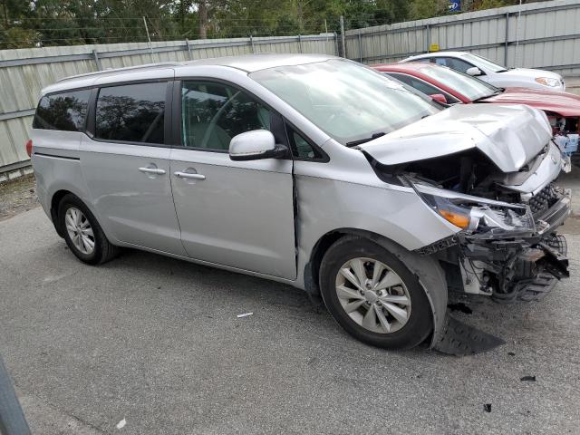 KNDMB5C14H6292631 - 2017 KIA SEDONA LX SILVER photo 4