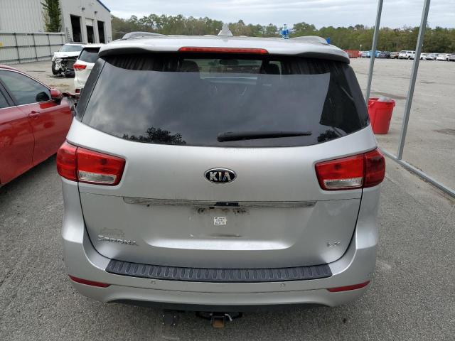 KNDMB5C14H6292631 - 2017 KIA SEDONA LX SILVER photo 6