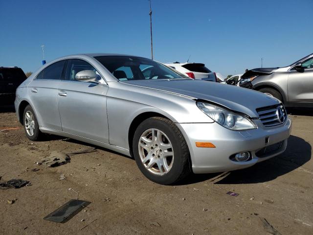 WDDDJ72X87A094267 - 2007 MERCEDES-BENZ CLS 550 SILVER photo 4