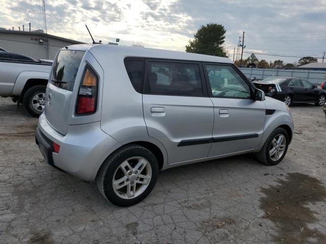 KNDJT2A20A7704277 - 2010 KIA SOUL + SILVER photo 3