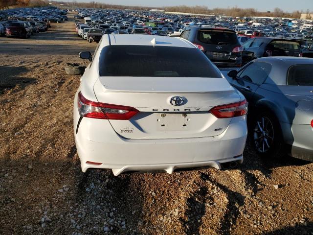 4T1G11AK2LU355701 - 2020 TOYOTA CAMRY SE WHITE photo 6