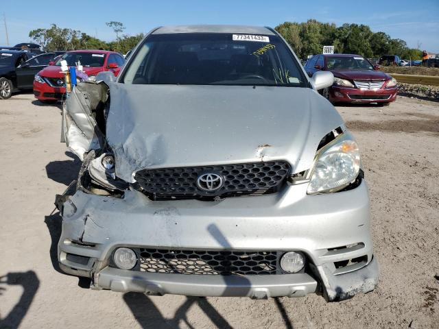 2T1KR32E43C145206 - 2004 TOYOTA MATRIX XR GRAY photo 5