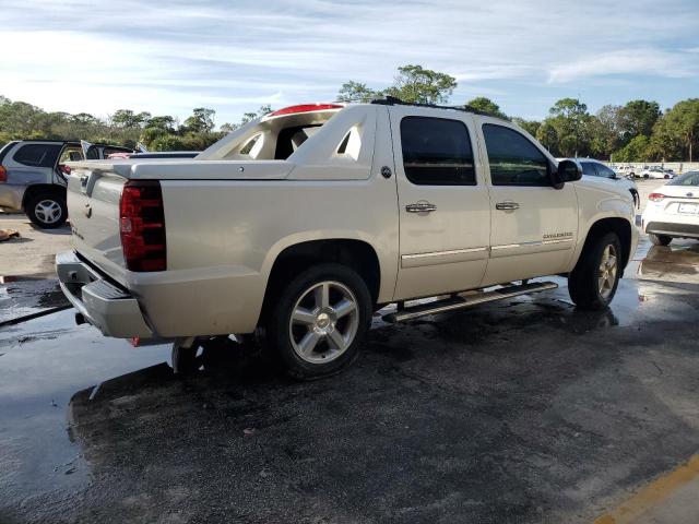 3GNTKGE75DG249473 - 2013 CHEVROLET AVALANCHE LTZ WHITE photo 3