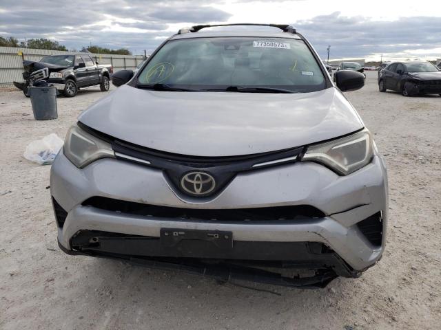 2T3ZFREV8HW348053 - 2017 TOYOTA RAV4 LE GRAY photo 5