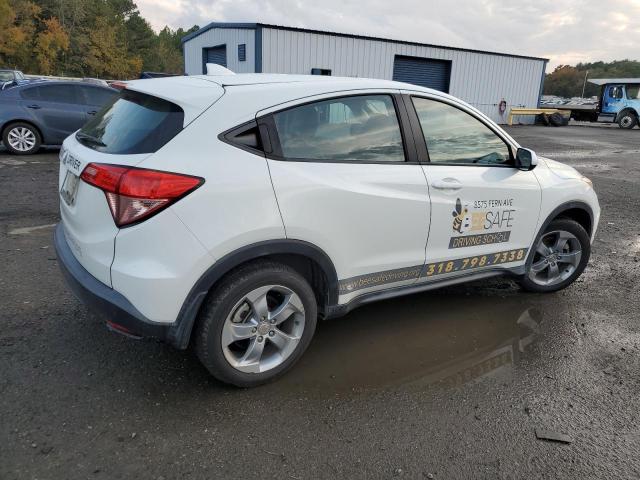 3CZRU5H35JM715775 - 2018 HONDA HR-V LX WHITE photo 3