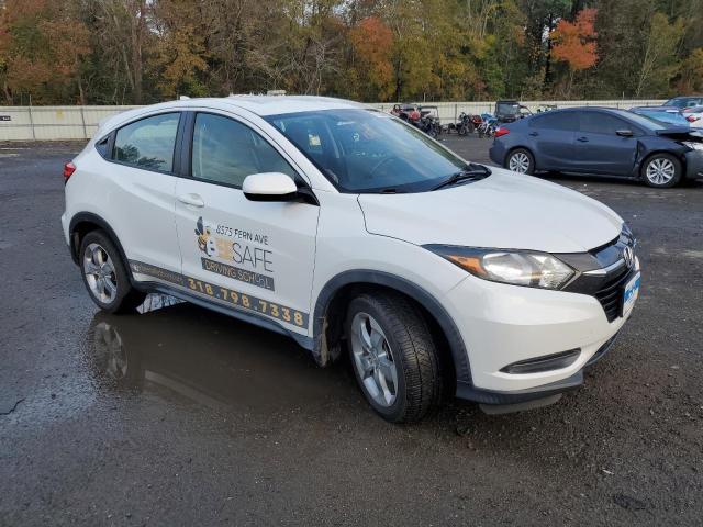 3CZRU5H35JM715775 - 2018 HONDA HR-V LX WHITE photo 4