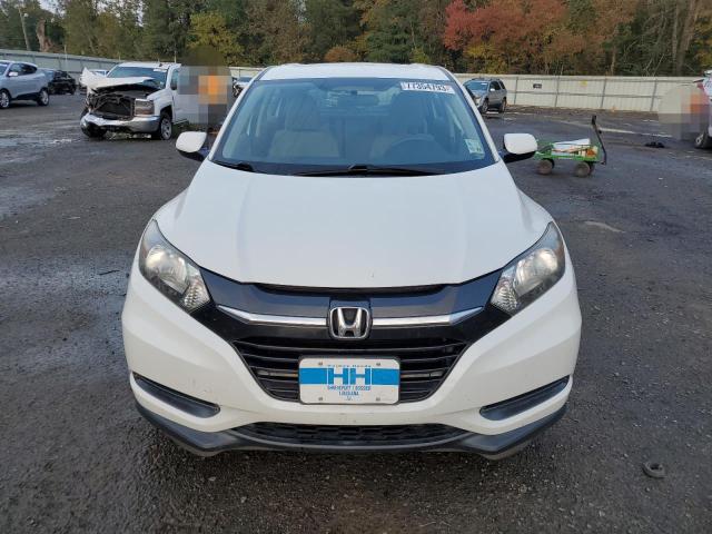 3CZRU5H35JM715775 - 2018 HONDA HR-V LX WHITE photo 5