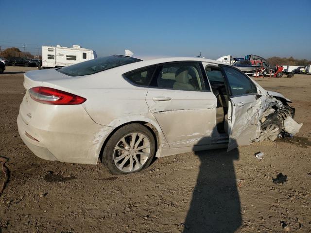 3FA6P0LU5KR220747 - 2019 FORD FUSION SE WHITE photo 3