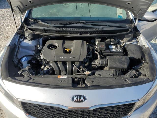 3KPFL4A7XJE173196 - 2018 KIA FORTE LX SILVER photo 11