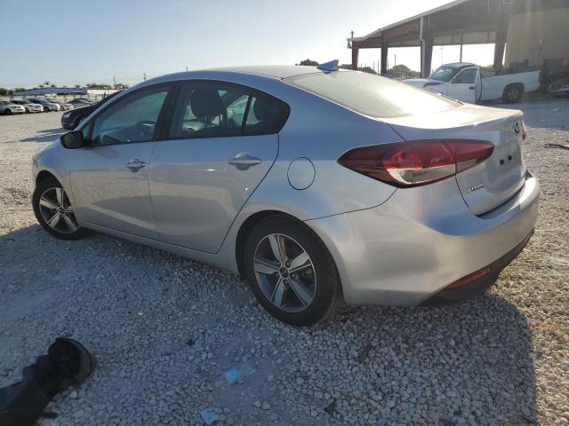 3KPFL4A7XJE173196 - 2018 KIA FORTE LX SILVER photo 2