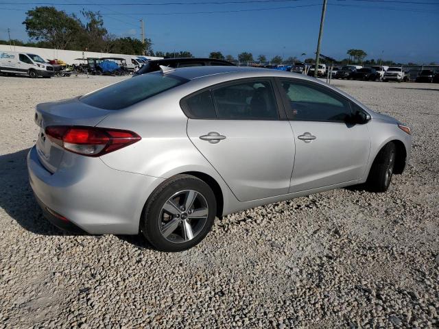 3KPFL4A7XJE173196 - 2018 KIA FORTE LX SILVER photo 3