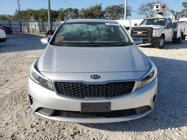 3KPFL4A7XJE173196 - 2018 KIA FORTE LX SILVER photo 5