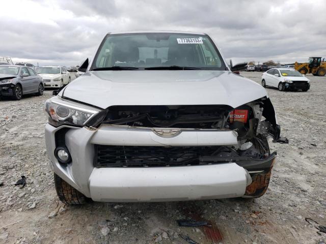 JTEZU5JR2J5172827 - 2018 TOYOTA 4RUNNER SR5 SILVER photo 5