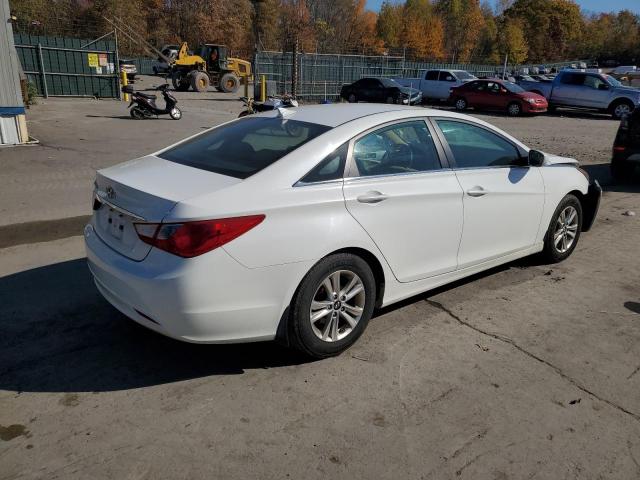 5NPEB4AC6DH734196 - 2013 HYUNDAI SONATA GLS WHITE photo 3