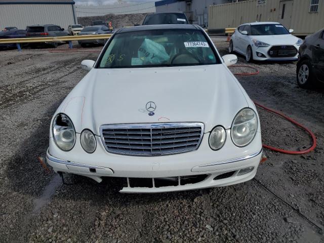 WDBUF70J15A622172 - 2005 MERCEDES-BENZ E 500 WHITE photo 5