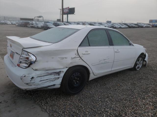 JTDBE32K220066692 - 2002 TOYOTA CAMRY LE WHITE photo 3