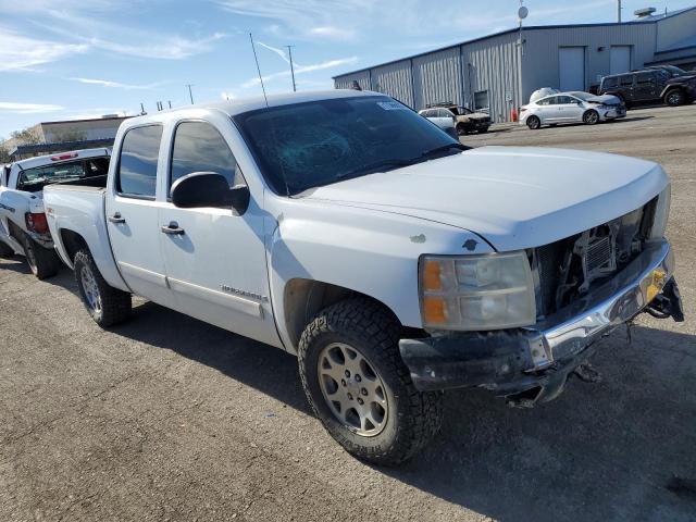 2GCEK13M571503610 - 2007 CHEVROLET SILVERADO K1500 CREW CAB WHITE photo 4