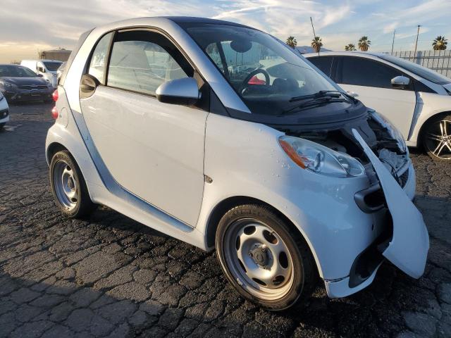 WMEEJ9AAXFK838887 - 2015 SMART FORTWO WHITE photo 4