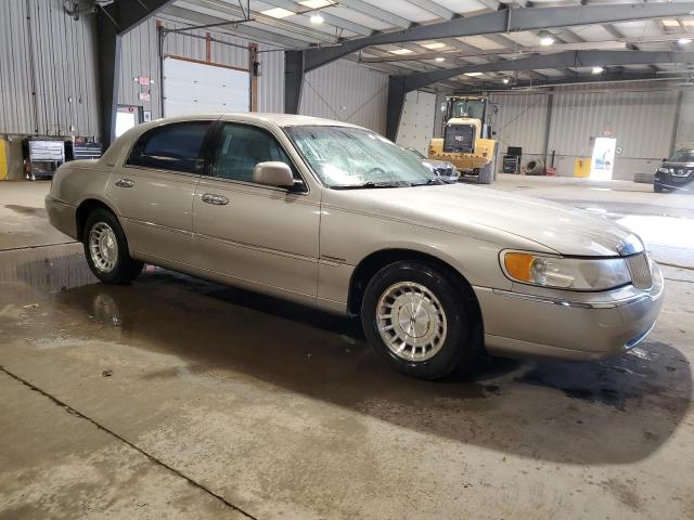 1LNHM81W9XY672526 - 1999 LINCOLN TOWN CAR EXECUTIVE GOLD photo 4