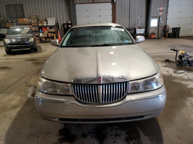 1LNHM81W9XY672526 - 1999 LINCOLN TOWN CAR EXECUTIVE GOLD photo 5