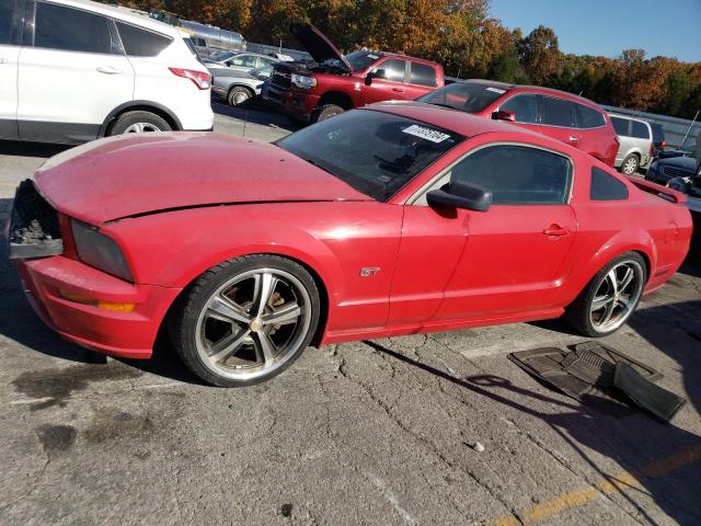 1ZVFT82H255135815 - 2005 FORD MUSTANG GT RED photo 1