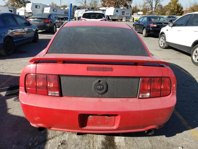 1ZVFT82H255135815 - 2005 FORD MUSTANG GT RED photo 6