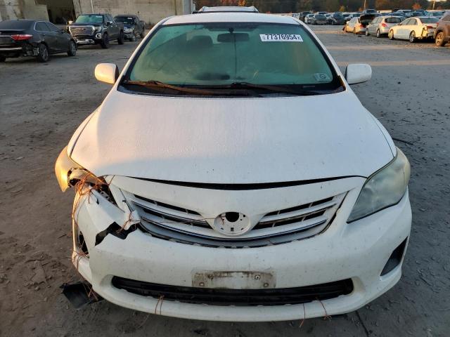 2T1BU4EE5DC004159 - 2013 TOYOTA COROLLA BASE WHITE photo 5