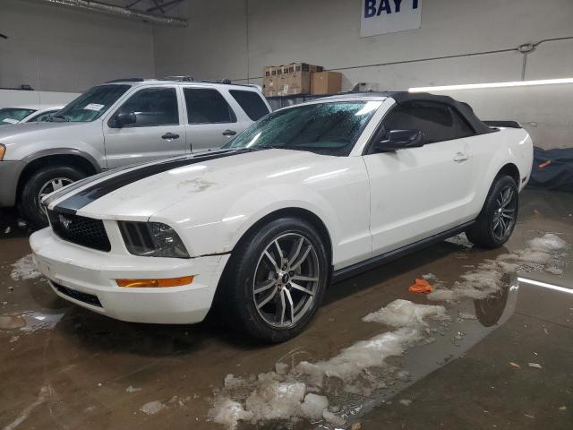 1ZVFT84N675344934 - 2007 FORD MUSTANG WHITE photo 1