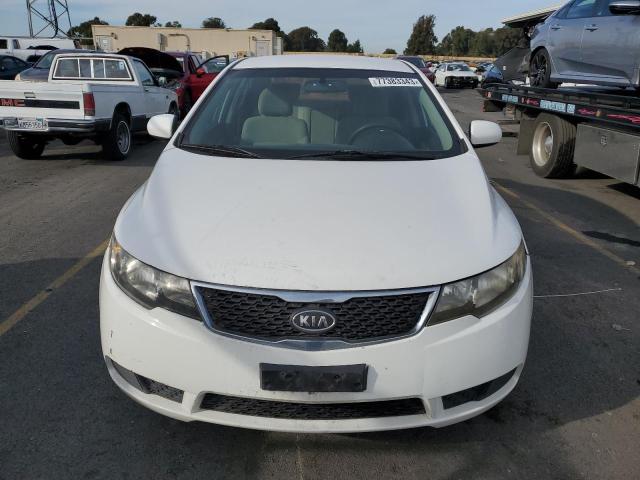 KNAFT4A2XD5656379 - 2013 KIA FORTE LX WHITE photo 5