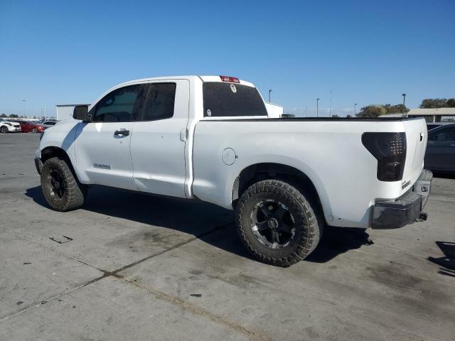 5TFRU54178X015500 - 2008 TOYOTA TUNDRA DOUBLE CAB WHITE photo 2