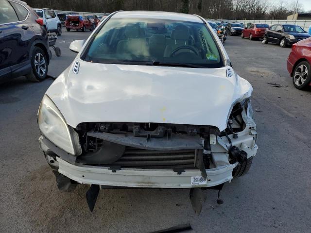 1G4PP5SK2C4224157 - 2012 BUICK VERANO WHITE photo 5