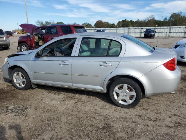 1G1AK52F957519438 - 2005 CHEVROLET COBALT SILVER photo 2