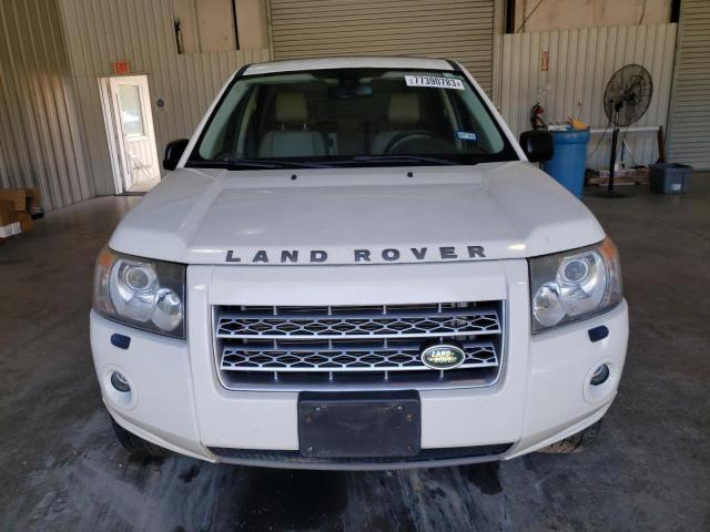 SALFR2BN3AH200872 - 2010 LAND ROVER LR2 HSE WHITE photo 5