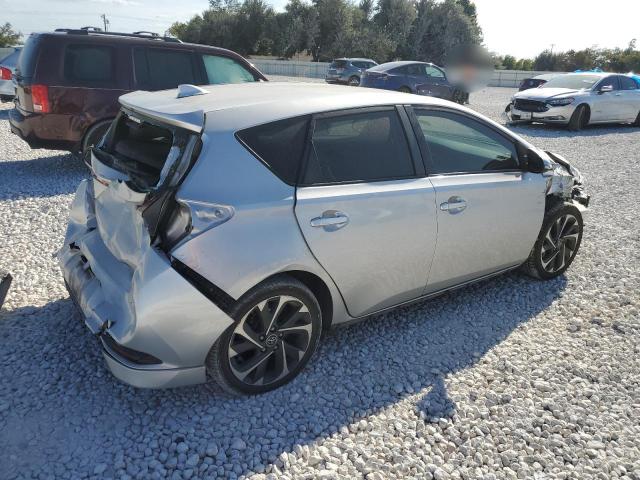 JTNKARJE5JJ559961 - 2018 TOYOTA COROLLA IM SILVER photo 3