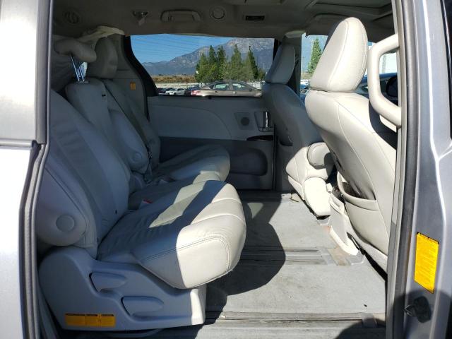 5TDYK3DC7CS204413 - 2012 TOYOTA SIENNA XLE SILVER photo 11