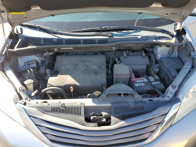 5TDYK3DC7CS204413 - 2012 TOYOTA SIENNA XLE SILVER photo 12