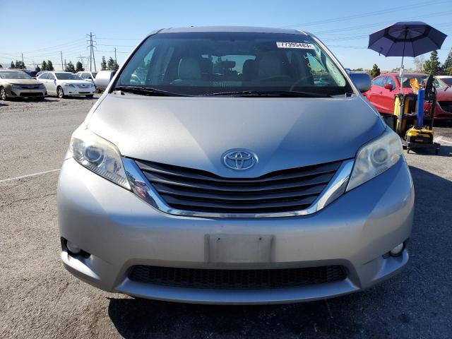 5TDYK3DC7CS204413 - 2012 TOYOTA SIENNA XLE SILVER photo 5