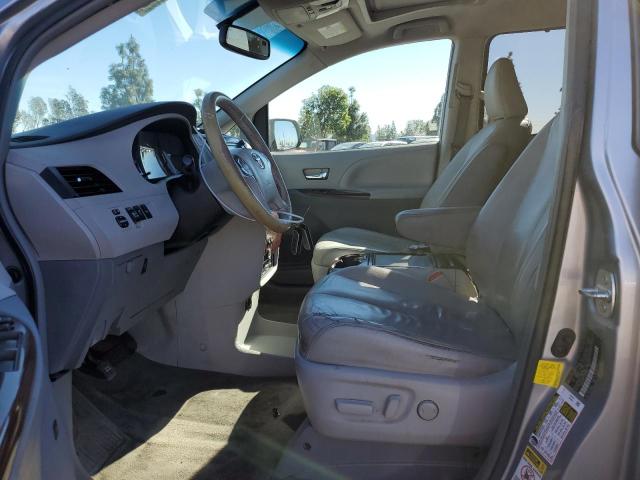 5TDYK3DC7CS204413 - 2012 TOYOTA SIENNA XLE SILVER photo 7