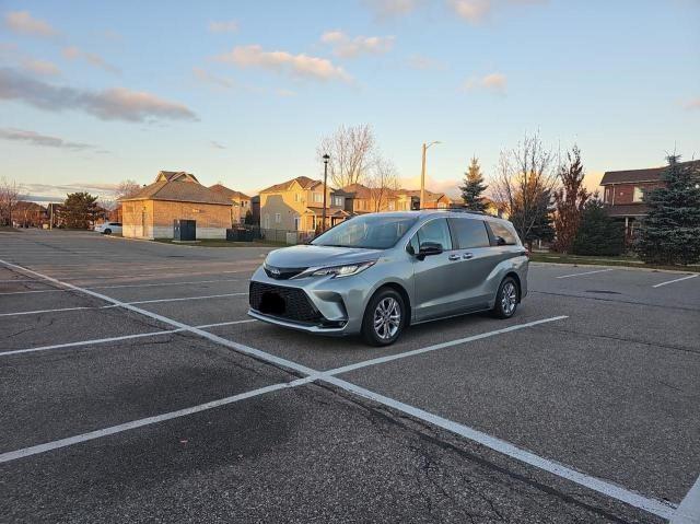 5TDGSKFC3NS058467 - 2022 TOYOTA SIENNA LE GRAY photo 2