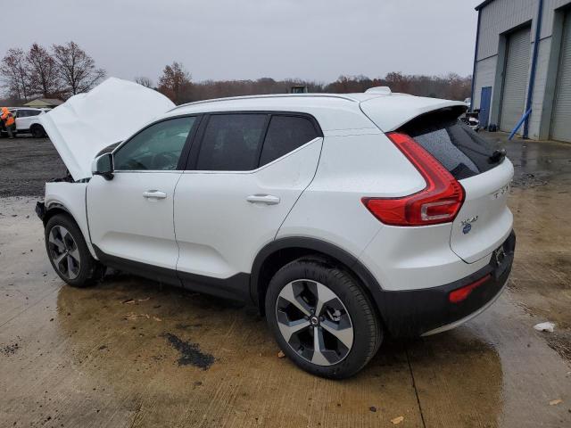 YV4L12UK2R2256687 - 2024 VOLVO XC40 CORE WHITE photo 2