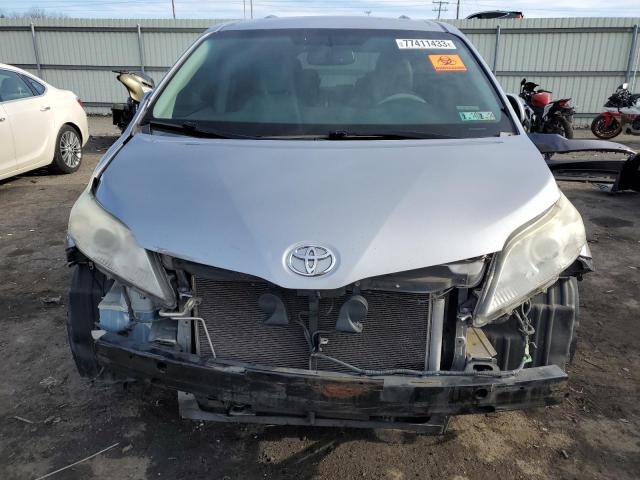 5TDYK3DC9BS007046 - 2011 TOYOTA SIENNA XLE SILVER photo 5