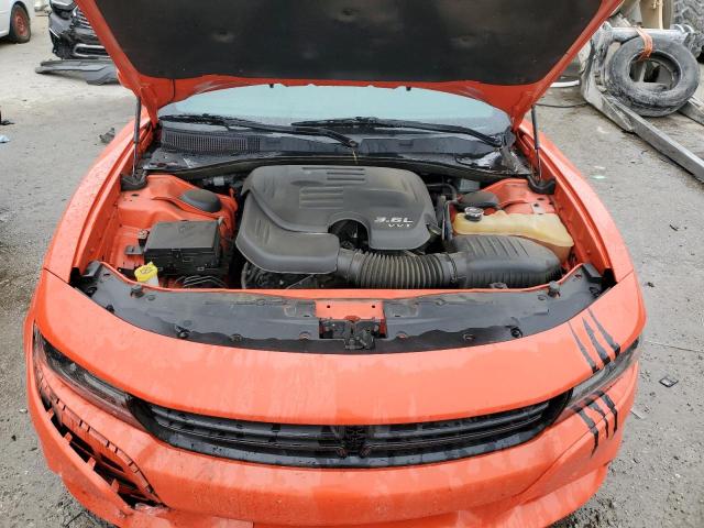 2C3CDXBG7JH197108 - 2018 DODGE CHARGER SXT ORANGE photo 11